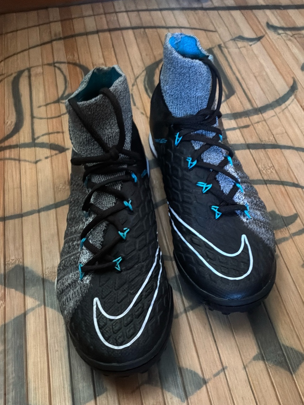 Nike Men’s HYPERVENOM X TURF Grey High-Top Training Shoes with Blue Accents - Picture 4 of 7